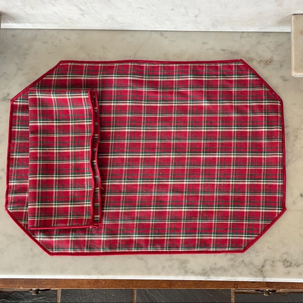 LONGABERGER Red and Green Plaid Tidings Table Linen Set Placemats Napkins 4 Each